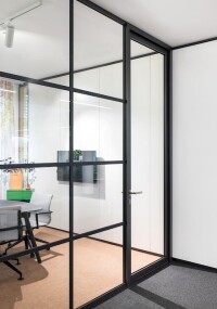 Einscheibenverglasung Fecoloft im Industrie-Look für flexible Raumgliederung