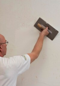 Neuer Lehm-Kalk-Deckputz von Haga