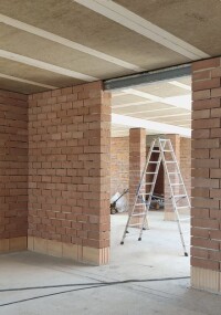 Lehm-Holz-Massivdecke reduziert CO₂-Fußabdruck