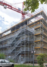 Peri Up Treppe Public macht Wohnungen während Sanierung zugänglich