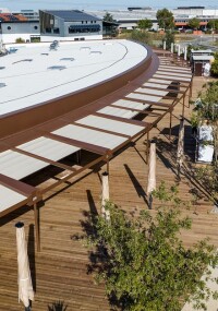 Neue Gastromeile bei Toulouse: Markilux realisiert 70-Meter-Markisenanlage