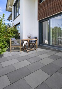 Terrassengestaltung im Grau-Mix mit Farly von KANN