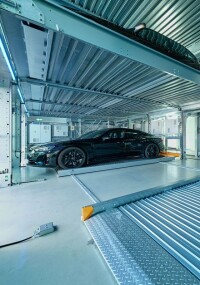 Premiere in Aitrach: Klaus Multiparking stellt kompaktes Puzzle-Parksystem kVario vor