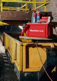 Fischer sichert Backbone-Kabel beim Ausbau der Apennin-Transversale