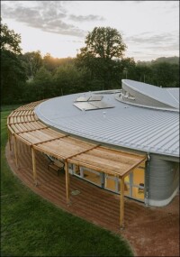 Kalzip-Dach für komplexe Geometrie – Neubau eines Kindergartens in Lütjensee