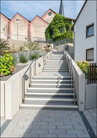 FCN erweitert Portfolio mit Höhenüberbrückung durch Stufen