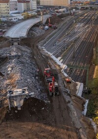 Teil der Westendbrücke in Berlin in Rekordzeit abgerissen und wiederverwertet