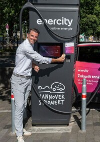 Pilotprojekt: Ad-hoc-Laden von E-Autos mit Day-Ahead-Preisen