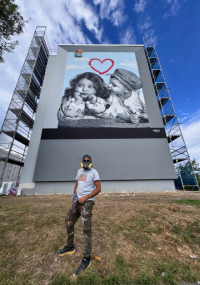 Kunst am Bau: Alessio-B. schafft bisher größtes Street-Art-Kunstwerk auf GWW-Plattenbaufassade