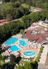 Schichtspeicher ersetzen Großanlagen: Heiltherme modernisiert Warmwassersystem