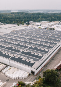 8 MW für die Zukunft: Isover nimmt Photovoltaik-Anlage in Speyer in Betrieb