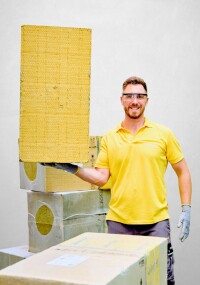 Leichtere Mineralwoll-Dämmplatten erleichtern Transport und Verarbeitung