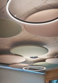 Woopies-Designpaneele verbessern Raumakustik in Bildungsbauten