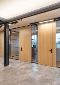 Wo Holz auf Glas trifft: Die neue Arbeitswelt von Gredler + Söhne