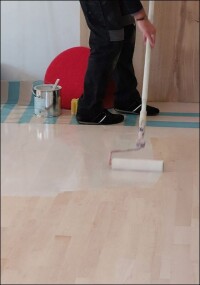 Pigmentöle erhalten natürliche Helligkeit von Weichholzböden