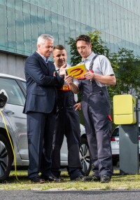 Sonderabschreibungen und Förderungen 2025 für Unternehmen beim Umstieg auf erneuerbare Energien