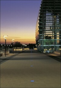 Licht.de über sichere Außenbeleuchtung für Gewerbe und Industrieanlagen