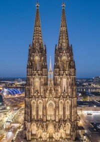 LKL-Lichtkonzept erleuchtet Kölner Dom – eine Zusammenarbeit mit RheinEnergie und der Dombauhütte
