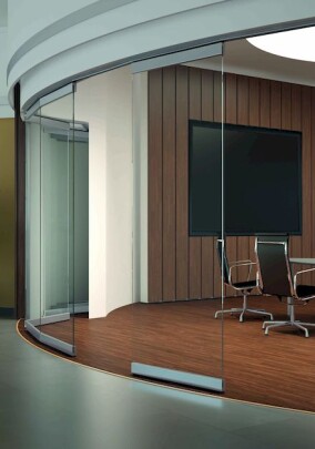 Sunflex: Büroräume mit Glassystemen modern gestalten