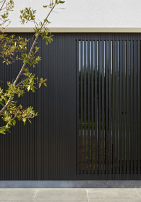 Renson Fassadenverkleidungssystem Linarte in Holz Optik