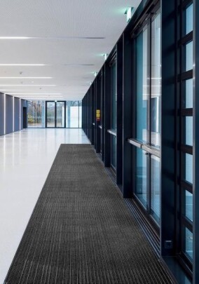 Nachhaltiges Fußmattensystem aus vollständig recycelbaren Materialien von Fuma