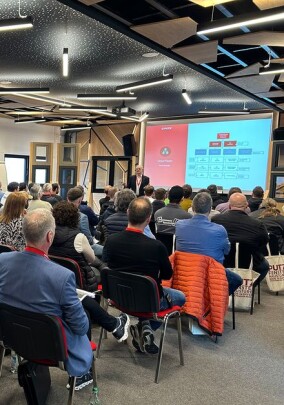 Partnerschaft: Putz, Folgner und Somfy bündelt Fenster-, Rollladen- und Smart-Home-Kompetenz