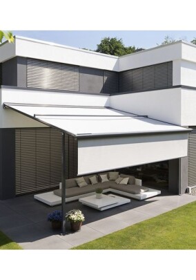 Plaza Viva von Weinor: Modulares Beschattungssystem jetzt mit solarbetriebenem Volant Plus