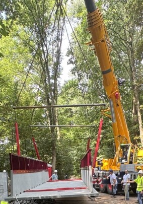 Holcim realisiert erste Modulbrücke aus vorgespanntem Carbonbeton