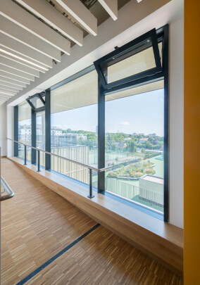 GEZE: Automatische Nachtauskühlung statt Klimaanlage