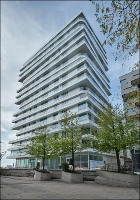Architektur mit Ausblick: Glaskunst im Luxus-Wohnturm FiftyNine Strandkai