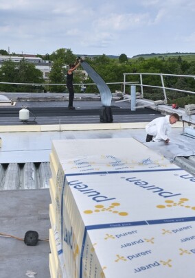 Brandsichere Dachdämmplatten puren Secure für die Weinkellerei Reh Kendermann