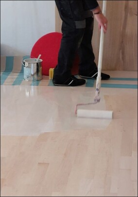 Pigmentöle erhalten natürliche Helligkeit von Weichholzböden