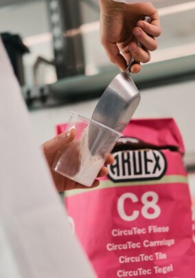 Ardex entwickelt CircuTec Mörtel für zirkuläre Fliesenverlegung