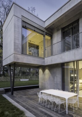 Sichtbetonhülle mit Infraleichtbeton von Liapor