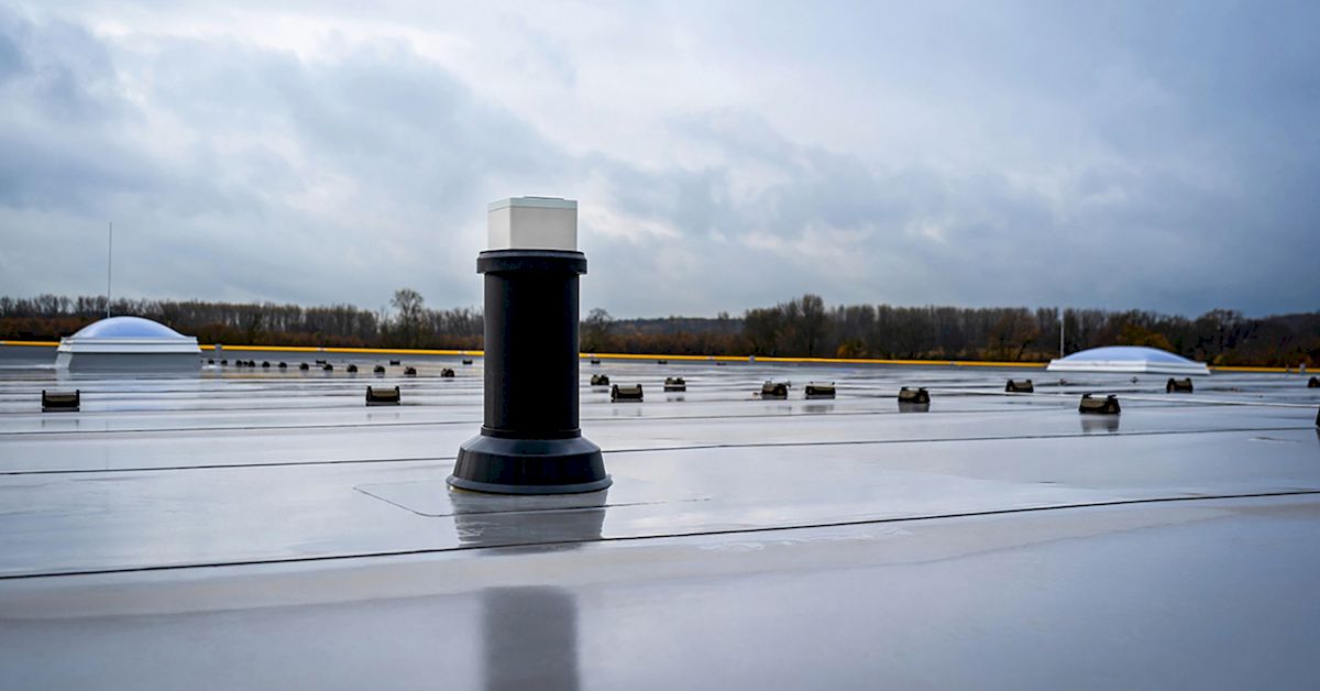 Hydrosensor Varuna Hydrosensor meldet Feuchtigkeit im Dachaufbau