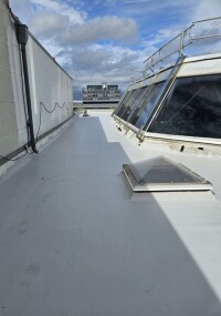 Autohaus in Aachen mit Triflex SAM flachdachsaniert