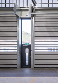 Efaflex rüstet Wartungshalle der Verkehrsbetriebe Karlsruhe mit Schnelllauftoren aus