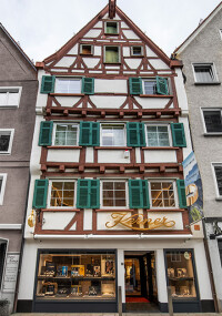 Licht und Sicherheit für Juweliergeschäft in historischem Ambiente