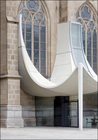 Doppelt gekrümmtes Betondach schmückt Mariendom in Linz