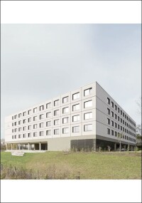 Modulares Studentenwohnheim mit puristischer Faserzementfassade