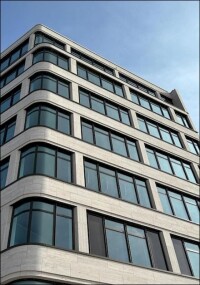 Differenzierte Verglasung für das AXIS Office der Streletzki Gruppe