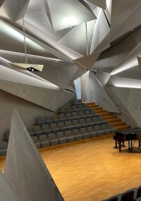 Haus Marteau: Prägnante Architektur und KNX-Lichtsteuerung im Konzertsaal