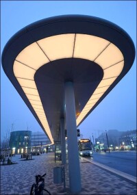 Maßgeschneiderte LEDs für Haltestelle „Hockeyschläger”