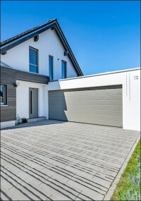 FCN: Greenstar Rasenplatte mit Streifenoptik für moderne Außenanlagen