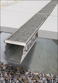 Metall-Schwerlastrinne „Ferro Magna” für belastete Flächen