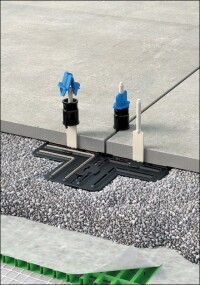 Fixiersystem sichert Keramikbeläge auf Splitt und Kies