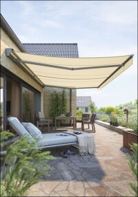 Topas II von Weinor: Einsteiger-Markise mit optimierter Tuchführung und erweiterter Ausstattung