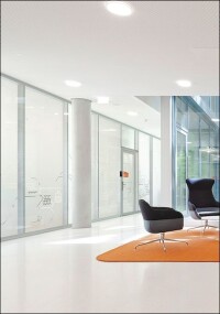 Strähle Trennwandsysteme strukturieren den Neubau der Volksbank Mittlerer Neckar eG