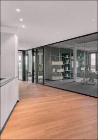 Strähle Glaswandsysteme und Teamboxen organisieren Büroflächen der Intersoft GmbH