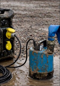 Akkubetrieb für Wasserpumpen: Tsurumi und Instagrid im Praxistest